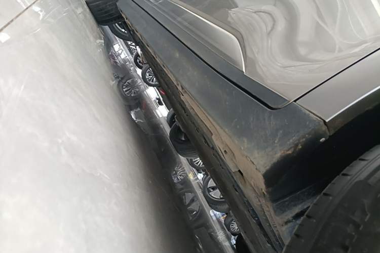 Used AION Y 2023 Plus 510 Smart Edition Right Side Sill