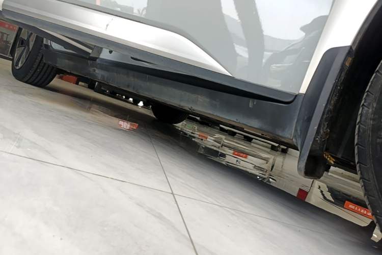Used AION Y 2023 Plus 510 Enjoy Edition Right Side Sill