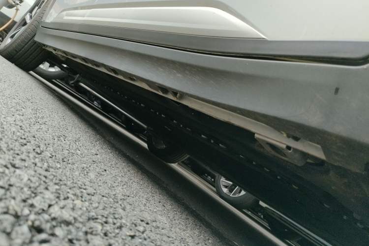 Used AION Y 2023 Younger Star Edition Right Side Sill