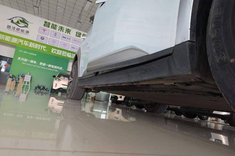Used AION Y 2023 Younger Right Side Sill