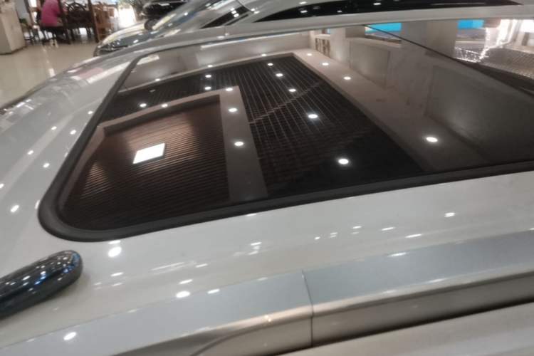 Used AION Y 2023 Plus 510 Smart Edition Roof