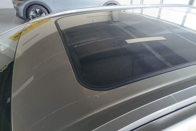 Used AION Y 2023 Plus 510 Smart Edition Roof