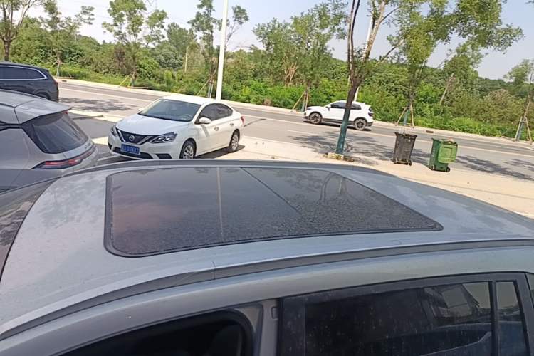 Used AION Y 2023 Younger Star Edition Roof