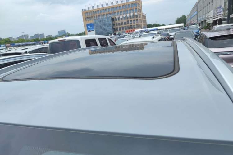 Used AION Y 2023 Plus 510 Smart Edition Roof