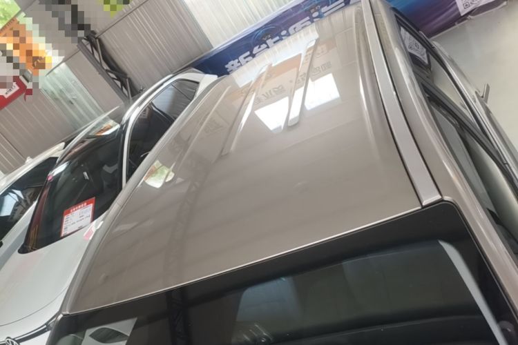 Used AION Y 2023 Younger Roof