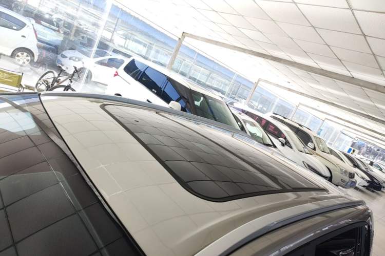 Used AION Y 2023 Plus 510 Smart Edition Roof