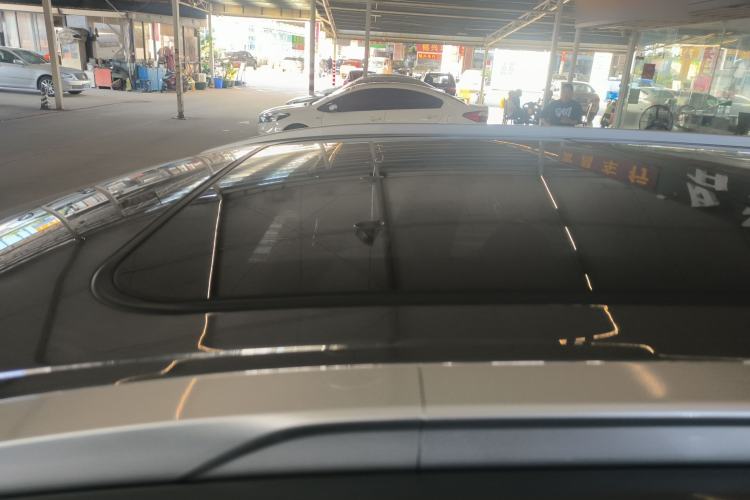Used AION Y 2023 Plus 510 Smart Edition Roof