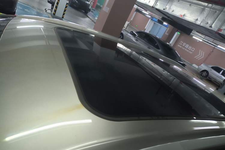 Used AION Y 2023 Plus 510 Smart Edition Roof