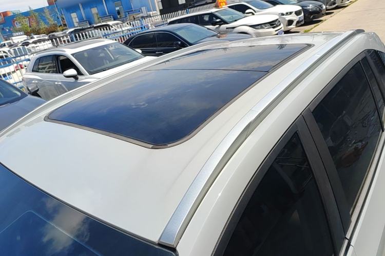 Used AION Y 2023 Plus 510 Smart Edition Roof