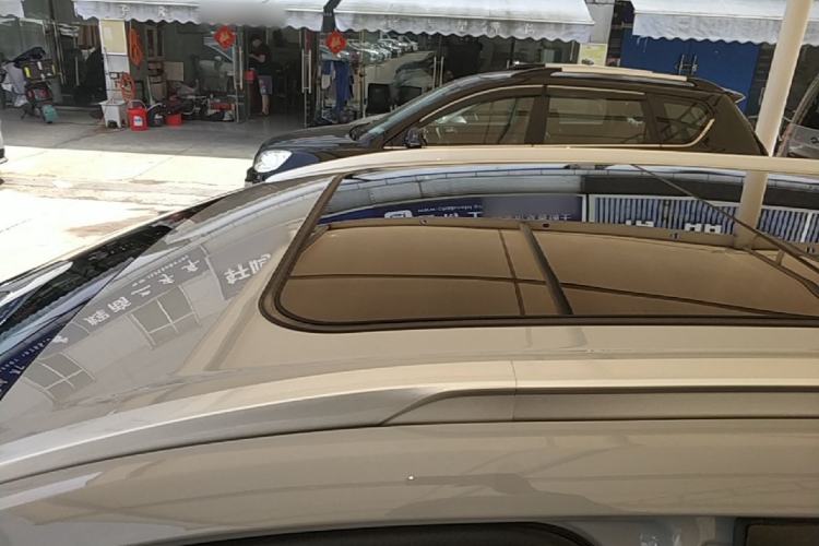 Used AION Y 2023 Plus 510 Smart Edition Roof