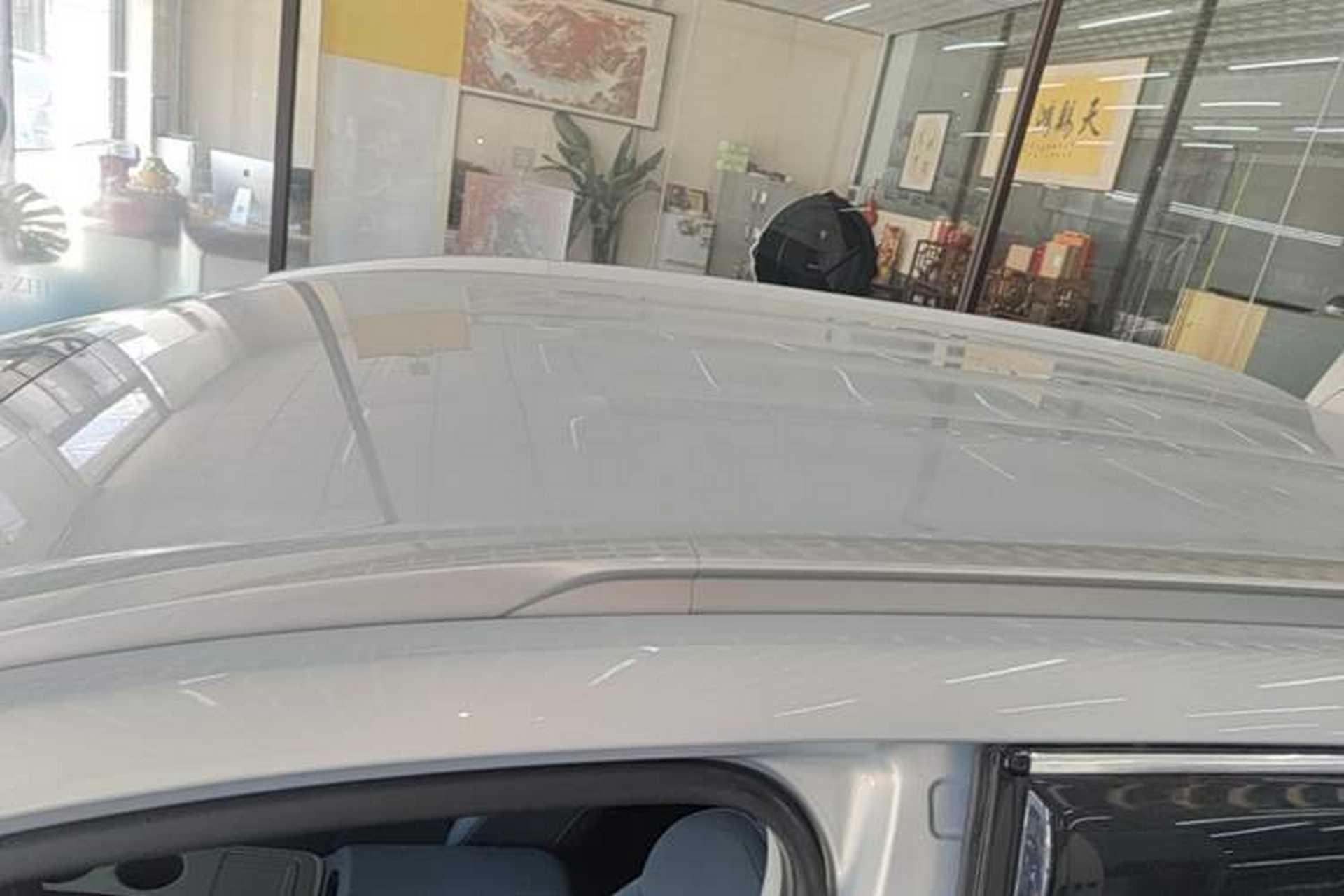 Used AION Y 2023 Younger Roof