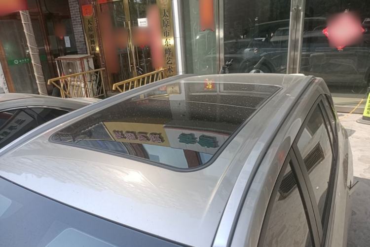 Used AION Y 2023 Plus 510 Smart Edition Roof