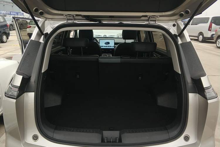 Used AION Y 2023 Plus 510 Smart Edition Trunk
