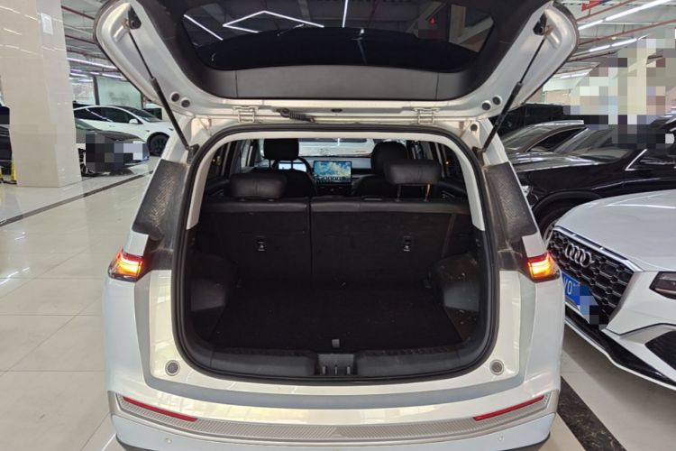 Used AION Y 2023 Younger Trunk