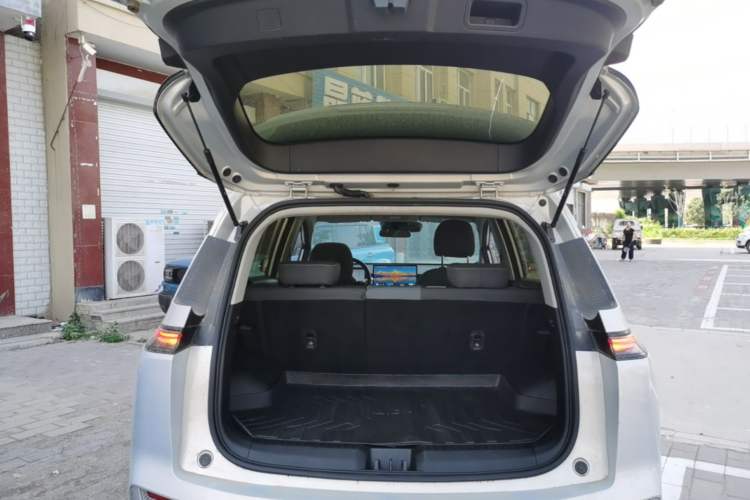 Used AION Y 2023 Younger Trunk