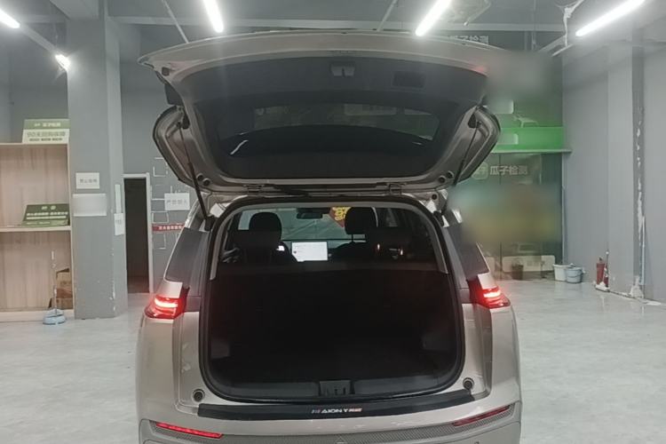 Used AION Y 2023 Younger Trunk