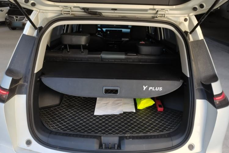 Used AION Y 2023 Younger Star Edition Trunk