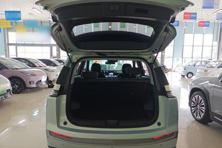 Used AION Y 2023 Younger Trunk