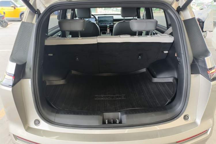 Used AION Y 2023 Plus 610 Smart Edition Ternary Lithium Trunk
