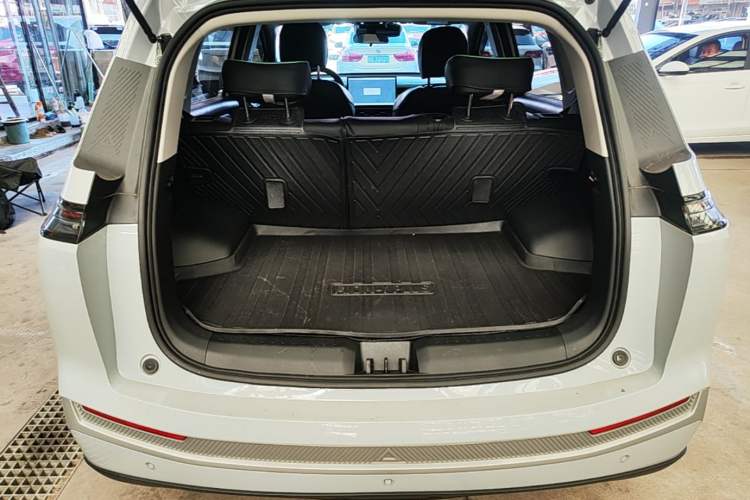 Used AION Y 2023 Plus 510 Smart Edition Trunk