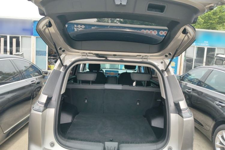 Used AION Y 2023 Plus 510 Executive Edition Trunk
