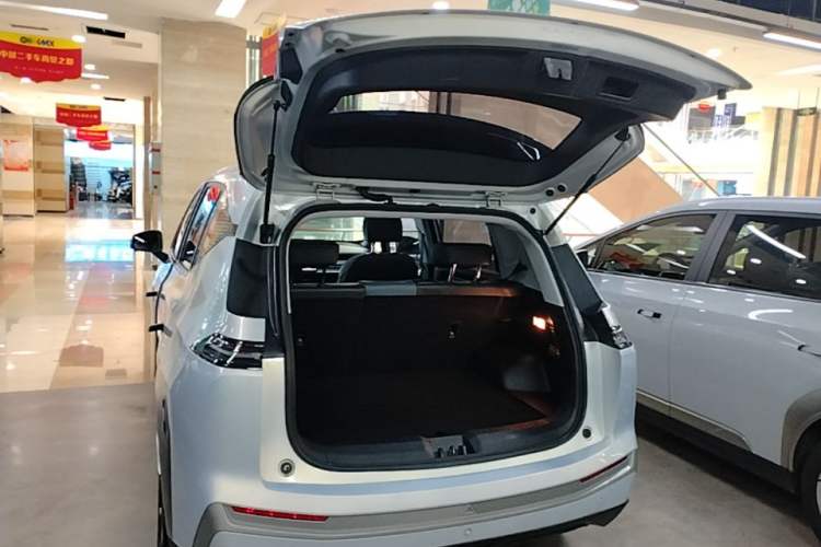 Used AION Y 2023 Younger Star Edition Trunk