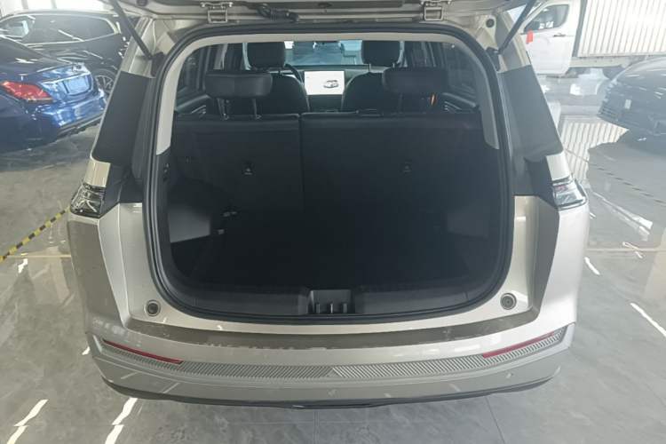 Used AION Y 2023 Younger Trunk