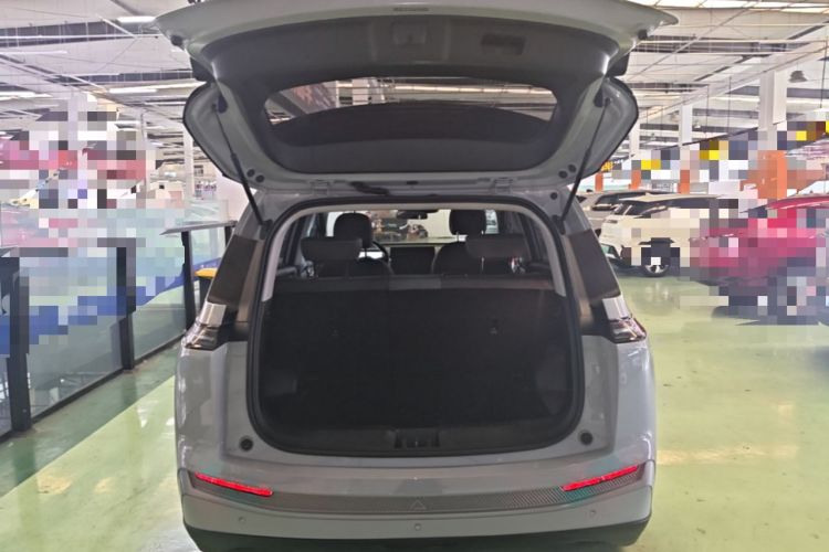 Used AION Y 2023 Plus 510 Executive Edition Trunk