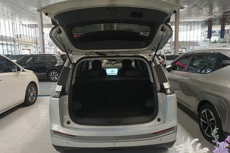 Used AION Y 2023 Younger Trunk