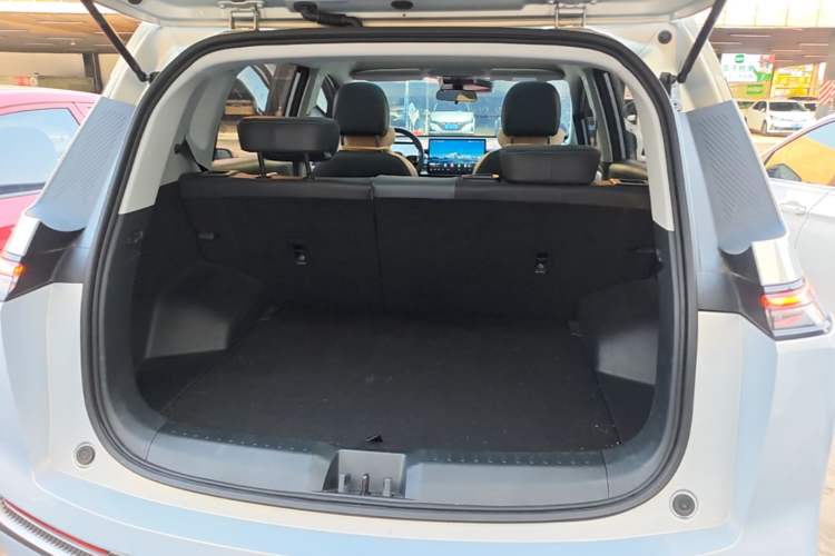 Used AION Y 2023 Younger Star Edition Trunk