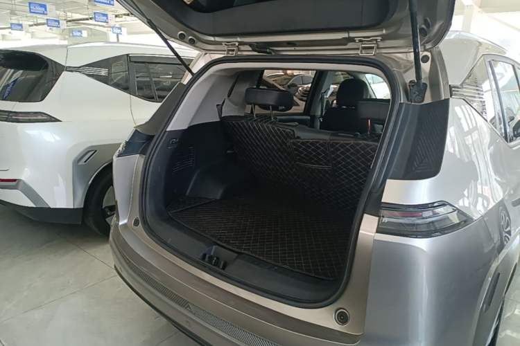 Used AION Y 2023 Plus 510 Smart Edition Trunk