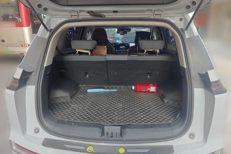 Used AION Y 2023 Younger Trunk