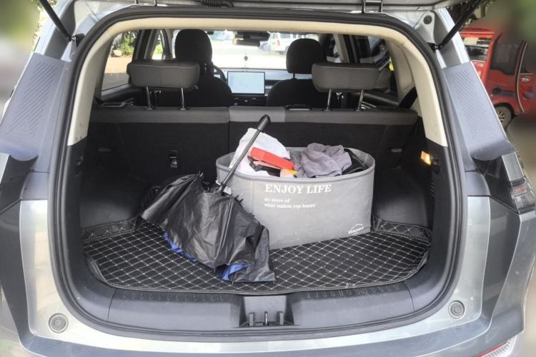 Used AION Y 2023 Younger Trunk