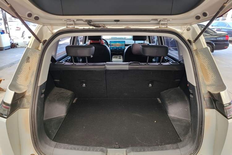 Used AION Y 2023 Younger Star Edition Trunk