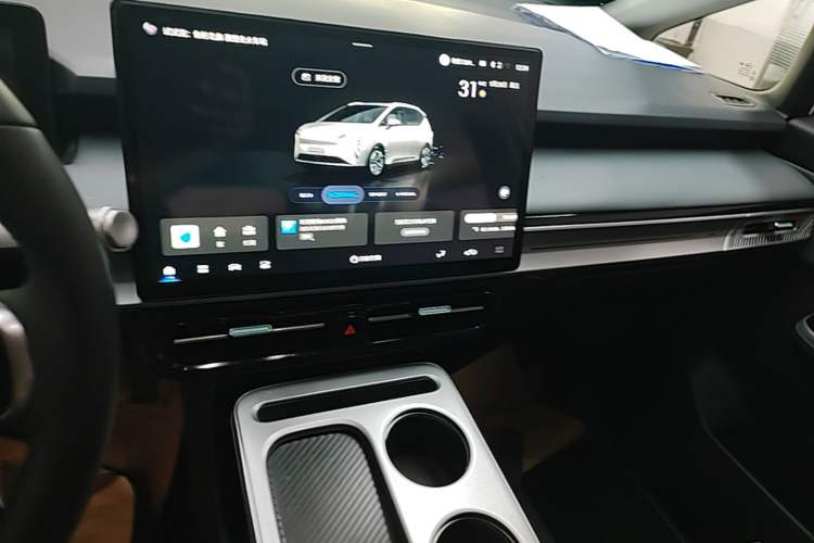 Used AION Y 2023 Plus 510 Smart Edition Audio And AC Panel
