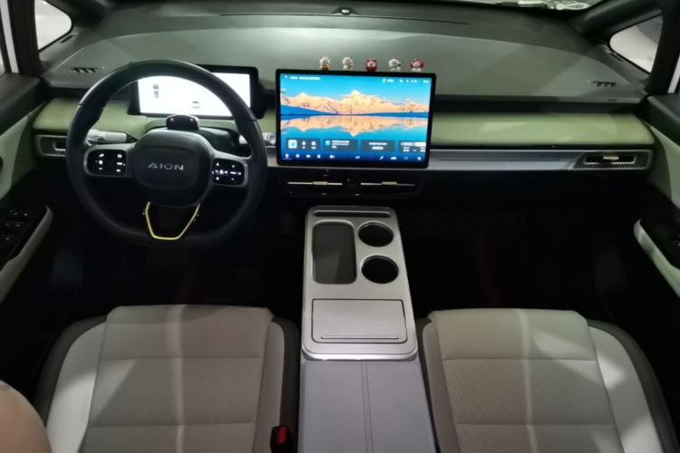 Used AION Y 2023 Plus 510 Tech Edition Center Console