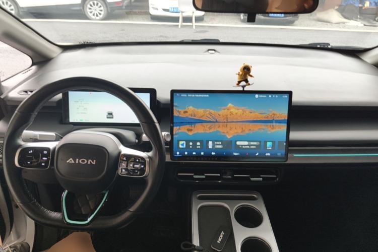Used AION Y 2023 Plus 610 Smart Edition Ternary Lithium Center Console