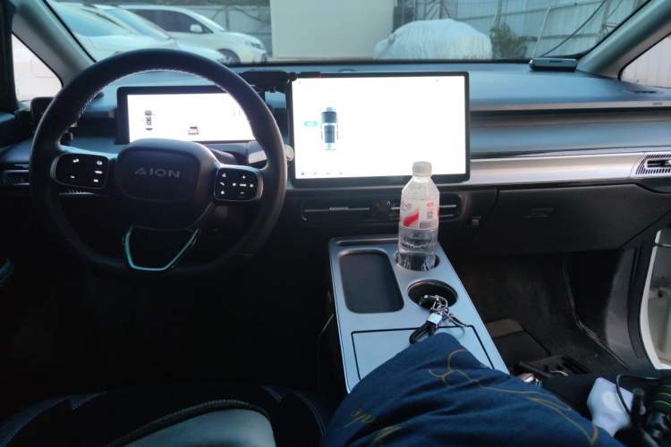 Used AION Y 2023 Plus 610 Enjoy Edition Center Console