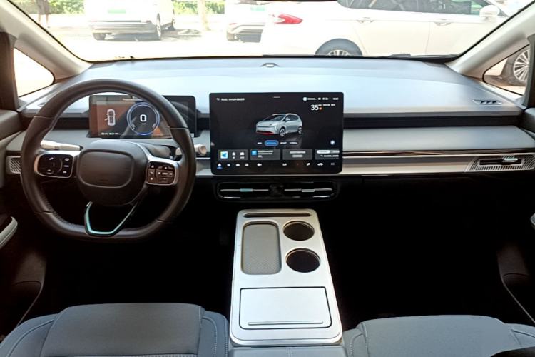 Used AION Y 2023 Plus 510 Enjoy Edition Center Console