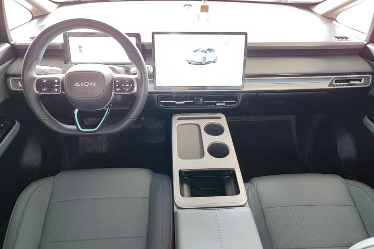 Used AION Y 2023 Plus 510 Smart Edition Center Console