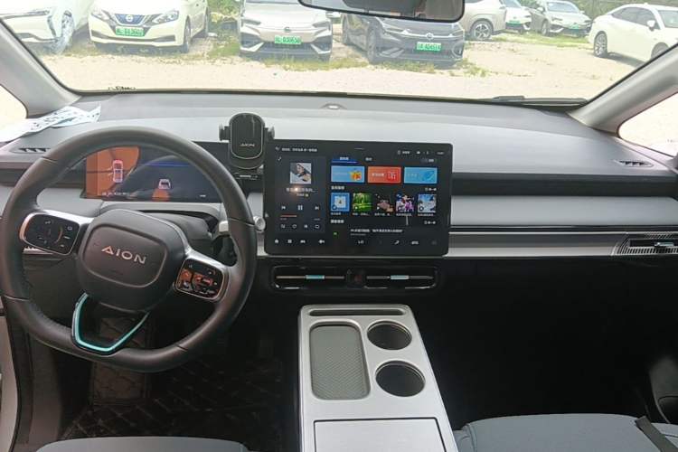 Used AION Y 2023 Plus 610 Enjoy Edition Center Console