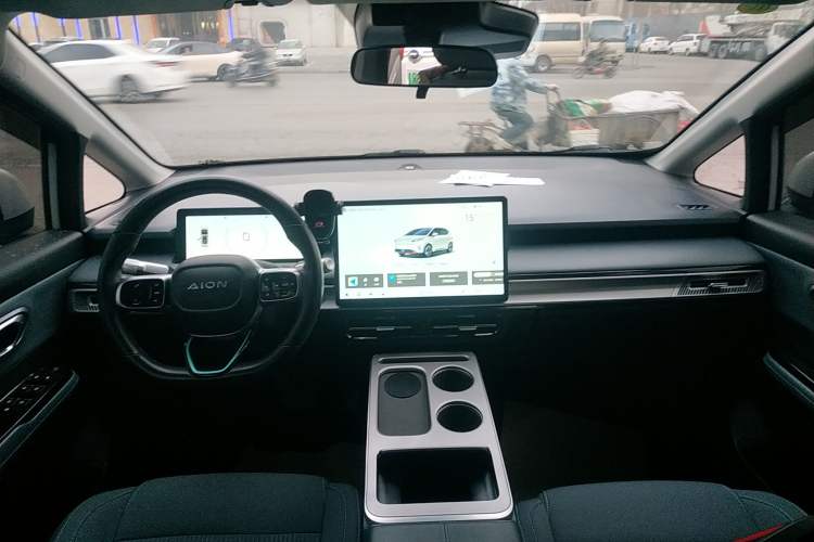 Used AION Y 2023 Plus 510 Enjoy Edition Center Console