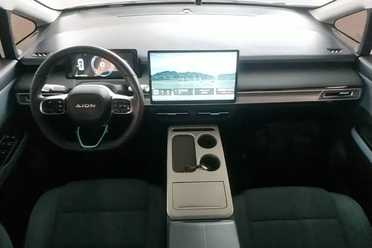 Used AION Y 2023 Younger Center Console