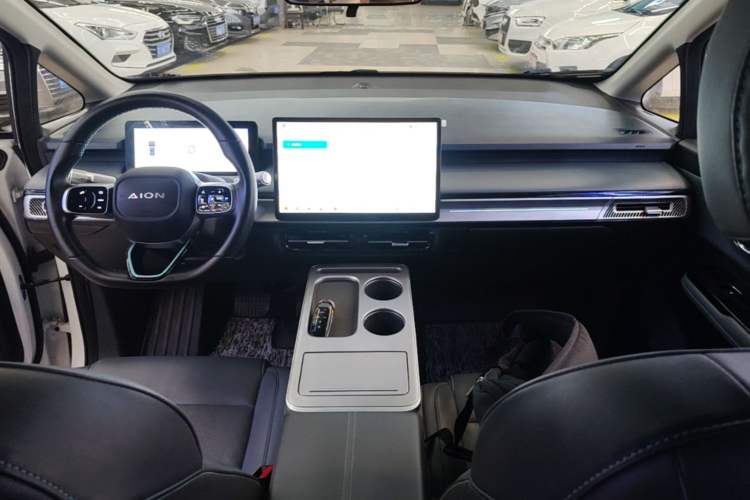 Used AION Y 2023 Plus 510 Smart Edition Center Console