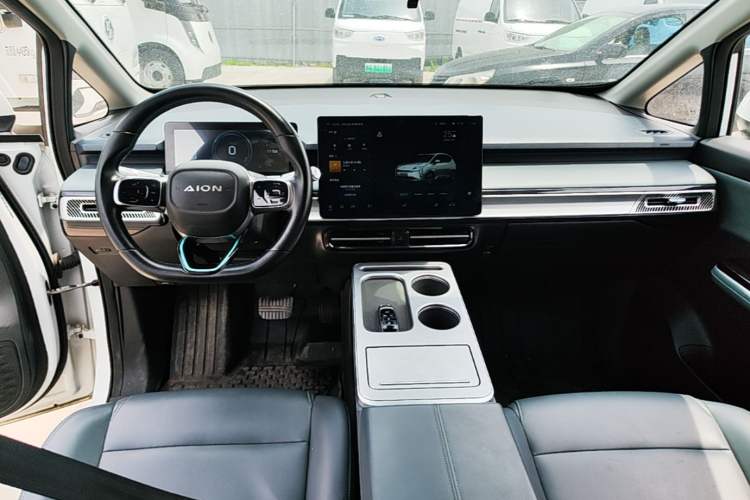 Used AION Y 2023 Younger Center Console