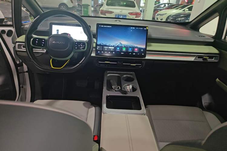Used AION Y 2023 Plus 510 Tech Edition Center Console