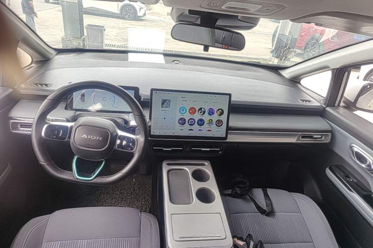 Used AION Y 2023 Plus 510 Enjoy Edition Center Console