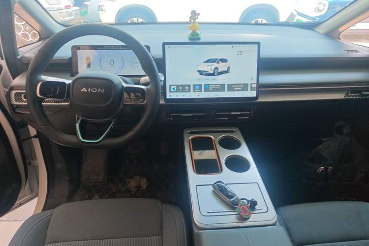 Used AION Y 2023 Younger Center Console