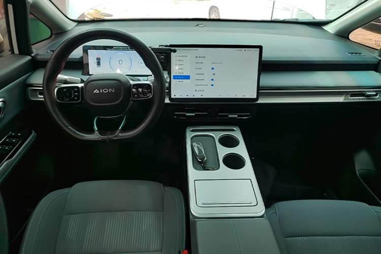 Used AION Y 2023 Plus 510 Enjoy Edition Center Console