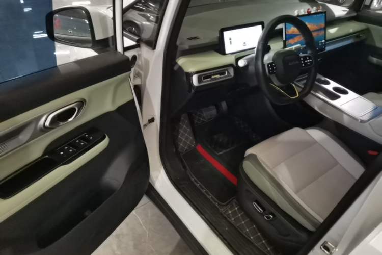 Used AION Y 2023 Plus 510 Tech Edition Driver Seat